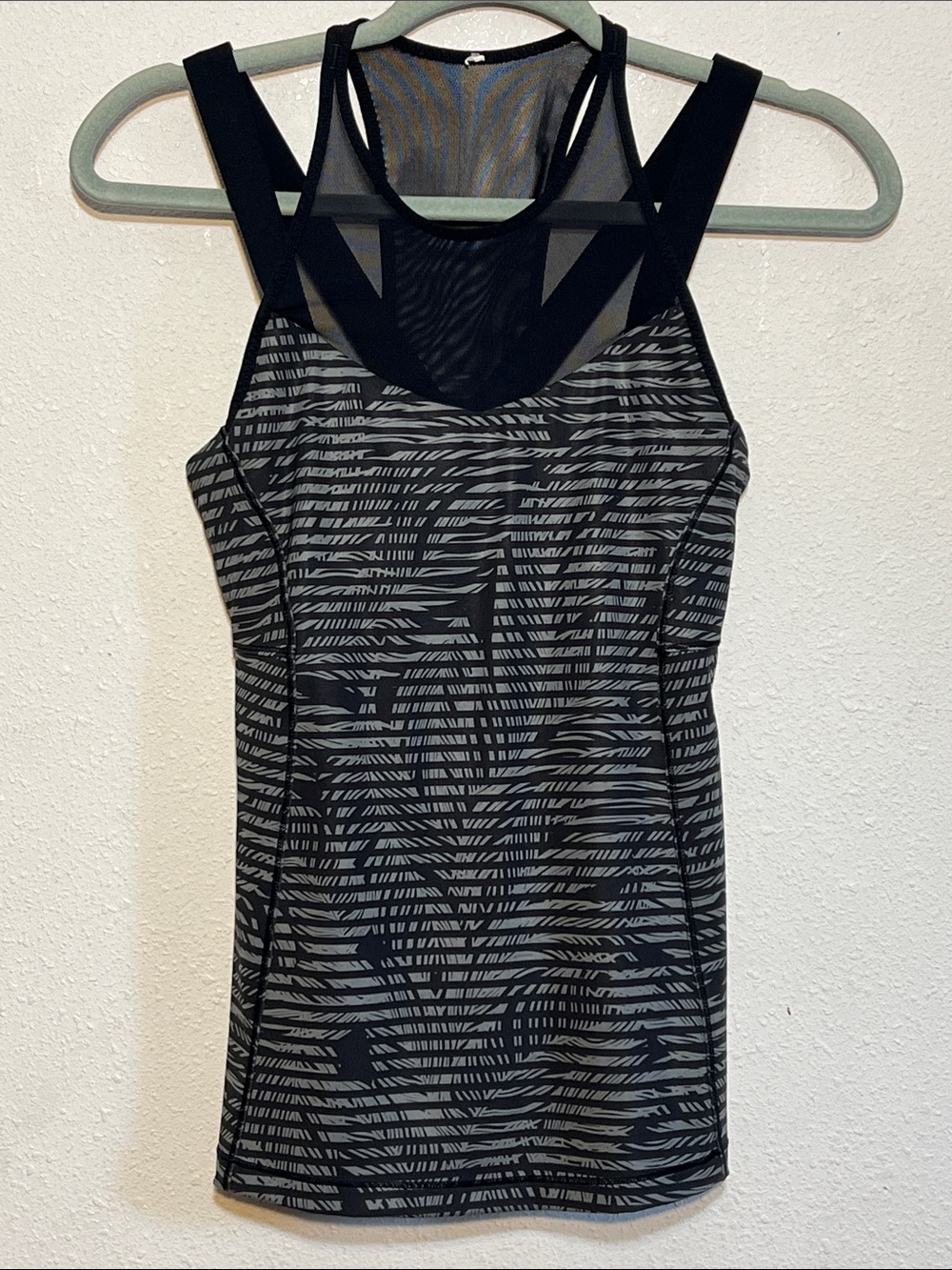 Lululemon Running In The City Tank in the stripe play slate black colorway.